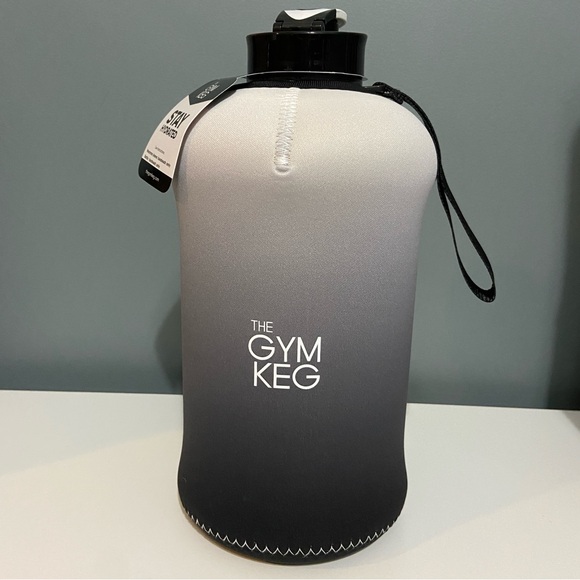 Gym Keg 2.2L 74 oz Plastic Water Bottle w Sleeve - Picture 1 of 6